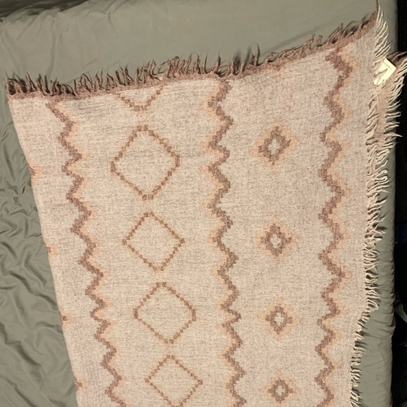 Aritzia Scarf - Large - Picture 3 of 4